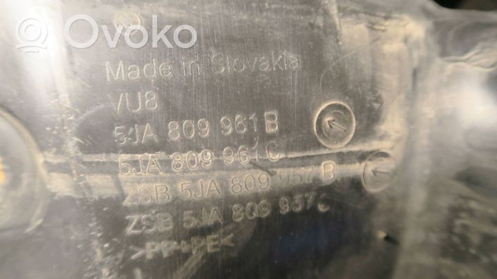 Skoda Rapid (NH) Revestimientos de la aleta antisalpicaduras delanteros 5JA809957B