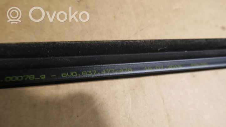 Skoda Fabia Mk3 (NJ) Rivestimento modanatura del vetro della portiera anteriore 6V0837478A