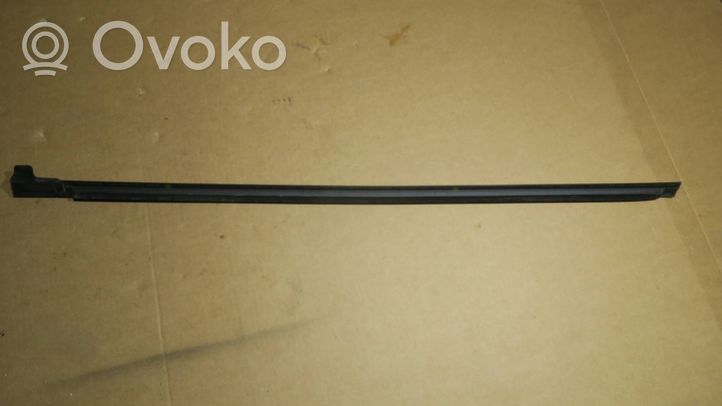 Skoda Fabia Mk3 (NJ) Rivestimento modanatura del vetro della portiera anteriore 6V0837478A