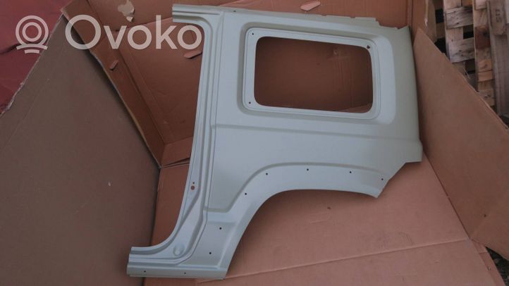 Suzuki Jimny Takalokasuojan reuna 6451178R00P31