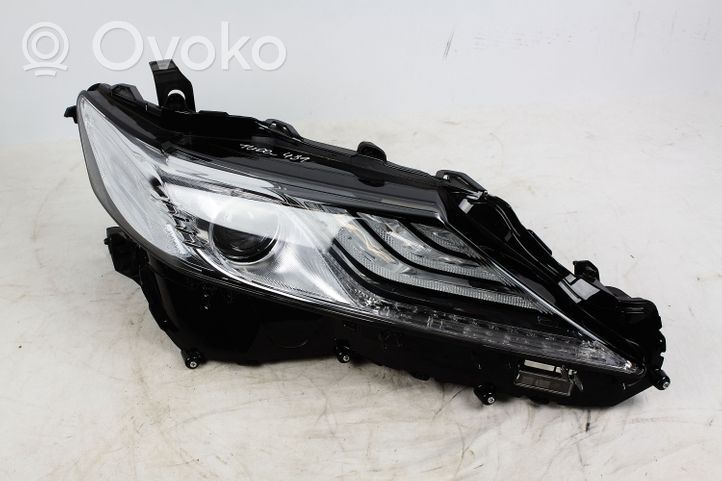 Toyota Camry Lampa przednia 8101633E70