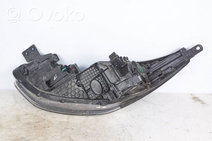 KIA Sportage Lampa przednia 92102F1010