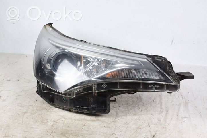 Toyota Avensis T270 Lampa przednia 