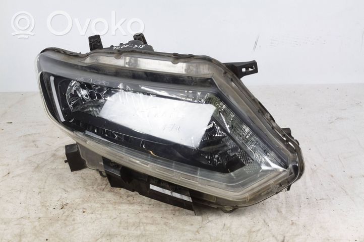 Nissan X-Trail T32 Lampa przednia 