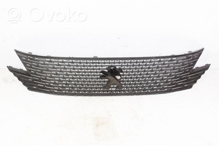 Peugeot 5008 II Grille calandre supérieure de pare-chocs avant 9836842277