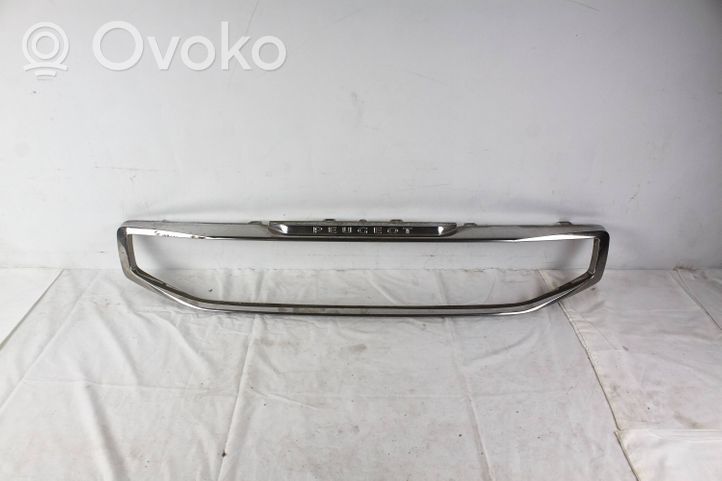 Peugeot 5008 Grille calandre supérieure de pare-chocs avant 9807873777