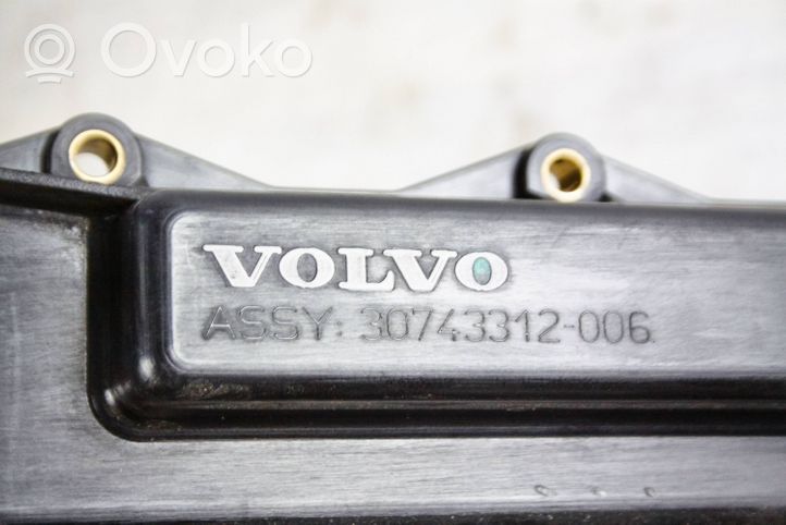 Volvo S80 Pokrywa zaworów 08675978