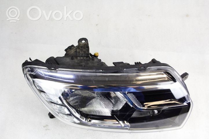 Renault Sandero II Lampa przednia 260108435R