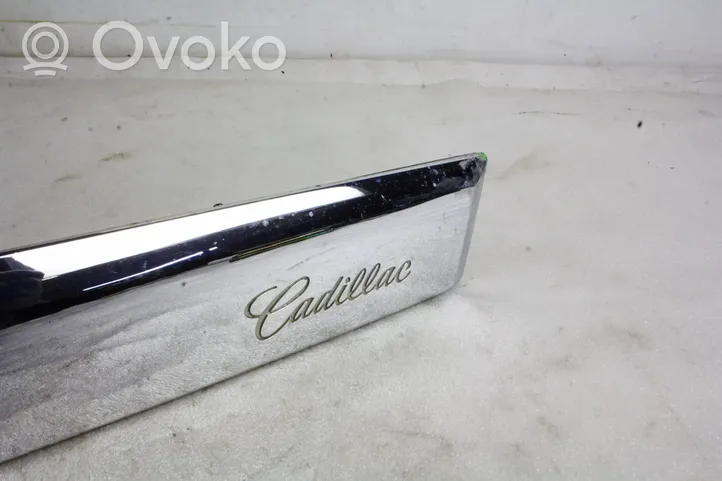 Cadillac SRX Trunk door license plate light bar 20902911