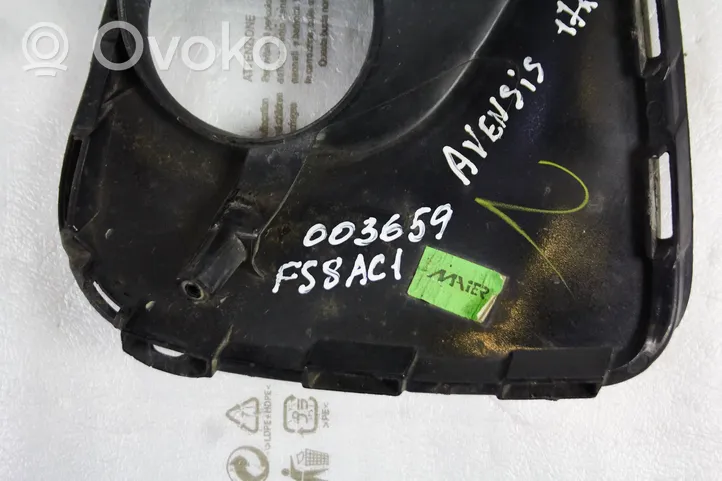 Toyota Avensis T270 Декоративная решётка противотуманной фары 8148105040