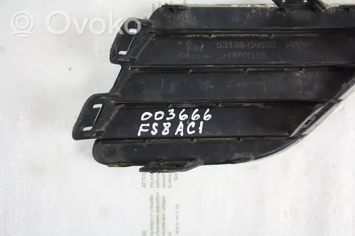 Toyota Avensis T270 Kratka dolna zderzaka przedniego 5312805020