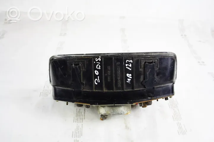 Mercedes-Benz W123 Tachimetro (quadro strumenti) 87001050