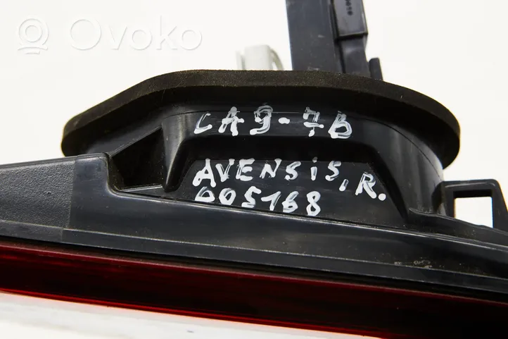 Toyota Avensis T270 Feux arrière sur hayon 8158005160