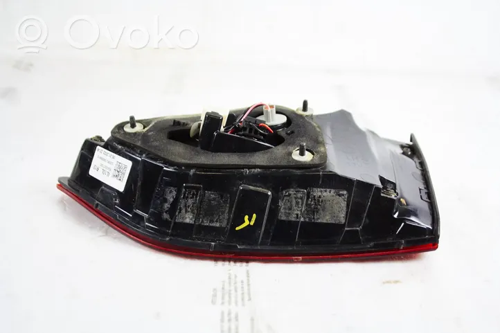 KIA Ceed Lampy tylnej klapy bagażnika 92403j7100