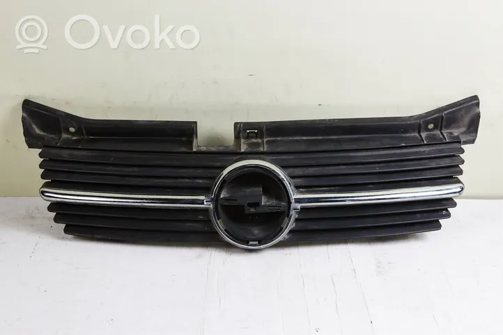 Opel Omega B1 Griglia superiore del radiatore paraurti anteriore 0P07007GA