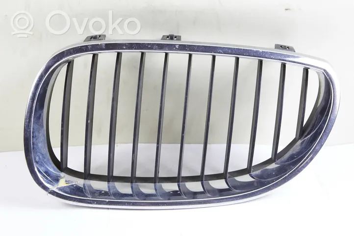 BMW 5 E60 E61 Maskownica / Grill / Atrapa górna chłodnicy 7065701