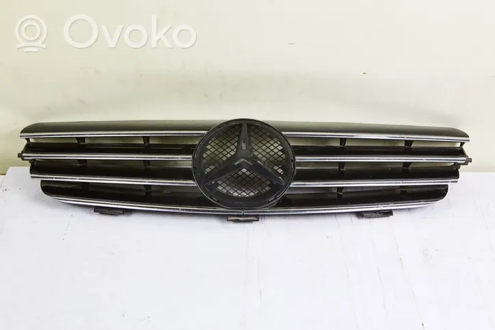 Mercedes-Benz CLK A209 C209 Передняя решётка a2098880052