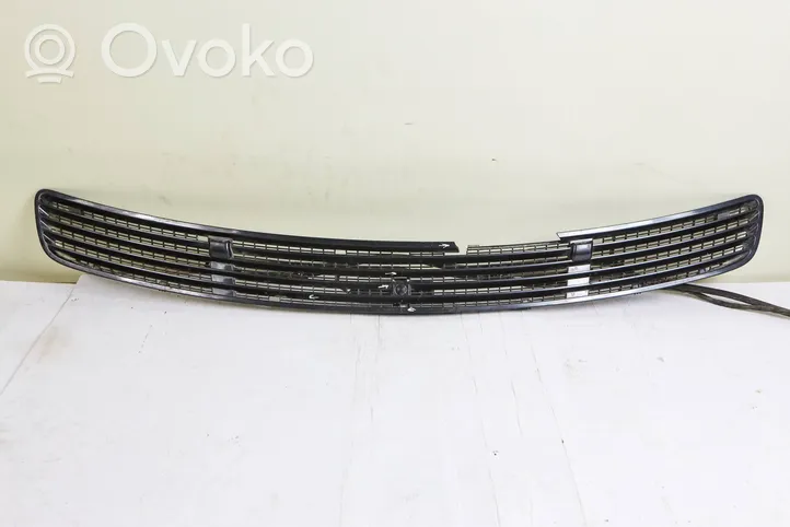 Mercedes-Benz C W203 Kratka wlotu powietrza na maskę 2038800205