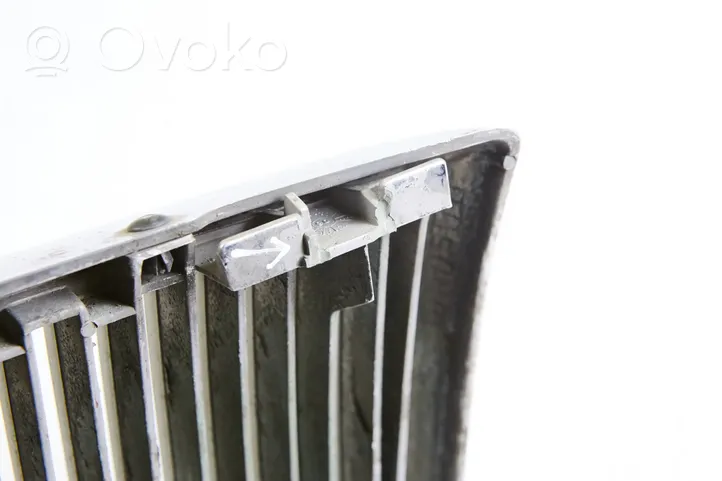 Volvo 940 Grille de calandre avant 1358486