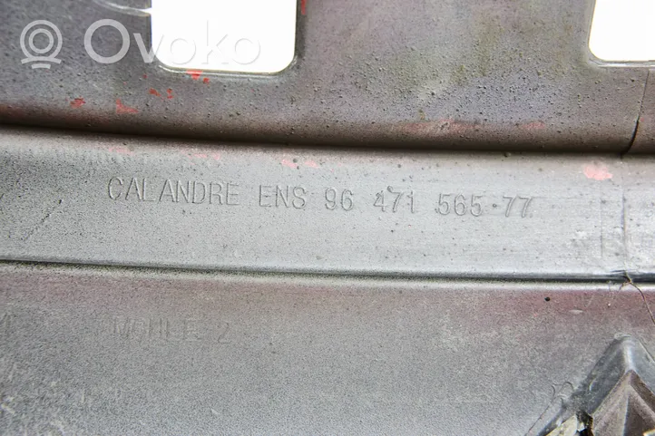 Citroen C3 Grotelės viršutinės 9647156577