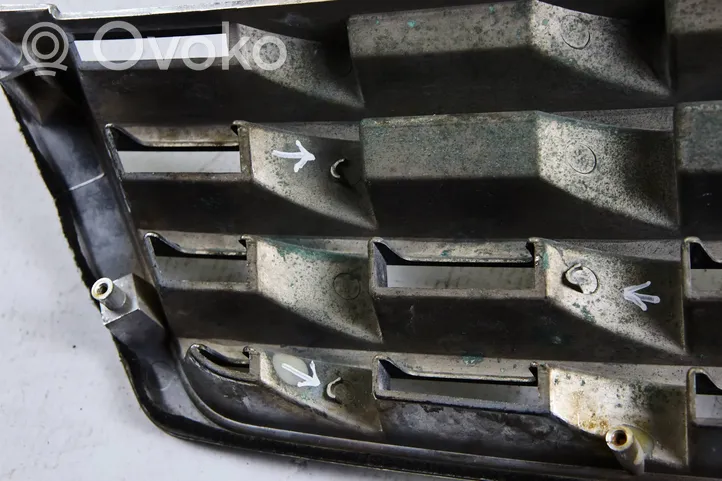 Hyundai Accent Maskownica / Grill / Atrapa górna chłodnicy 8636125620