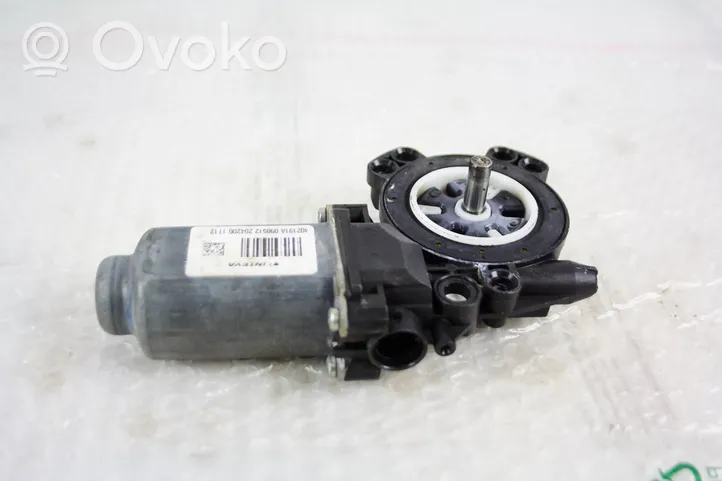 Nissan Qashqai+2 Moteur de lève-vitre de porte arrière 402191A