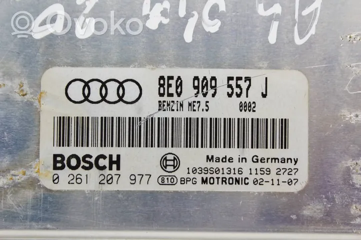 Audi A4 S4 B6 8E 8H Moottorin ohjainlaite/moduuli 8E0909557J