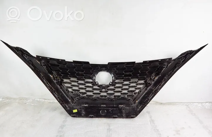 Nissan Qashqai J12 Grille calandre supérieure de pare-chocs avant 623106ua