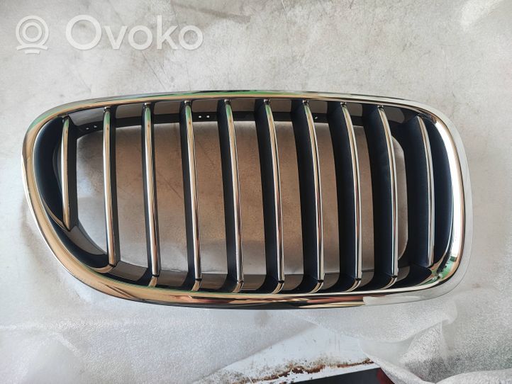 BMW 5 F10 F11 Grille calandre supérieure de pare-chocs avant 7203204