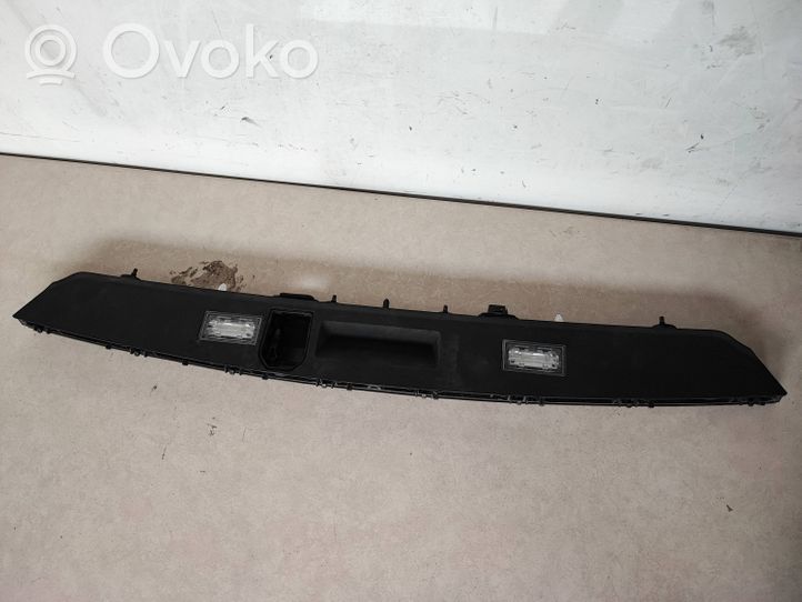 BMW 7 G11 G12 Trunk door license plate light bar 7357105