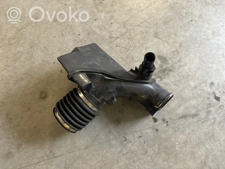 BMW 3 F30 F35 F31 Oro vamzdis į turbiną 8573994