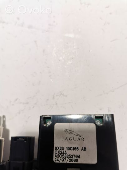 Jaguar XF USB-pistokeliitin 8X2319C166AB