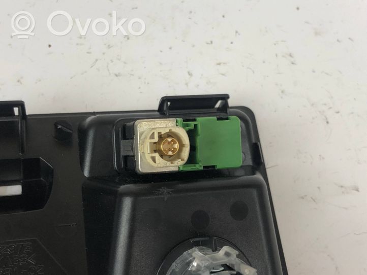 BMW X5 E70 Câble adaptateur AUX 011898102