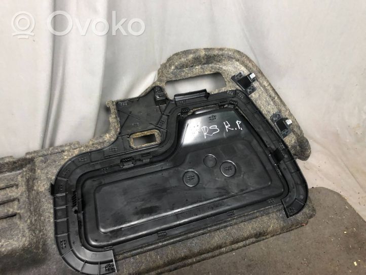 Audi RS5 Dolny panel schowka koła zapasowego 8F0863879B