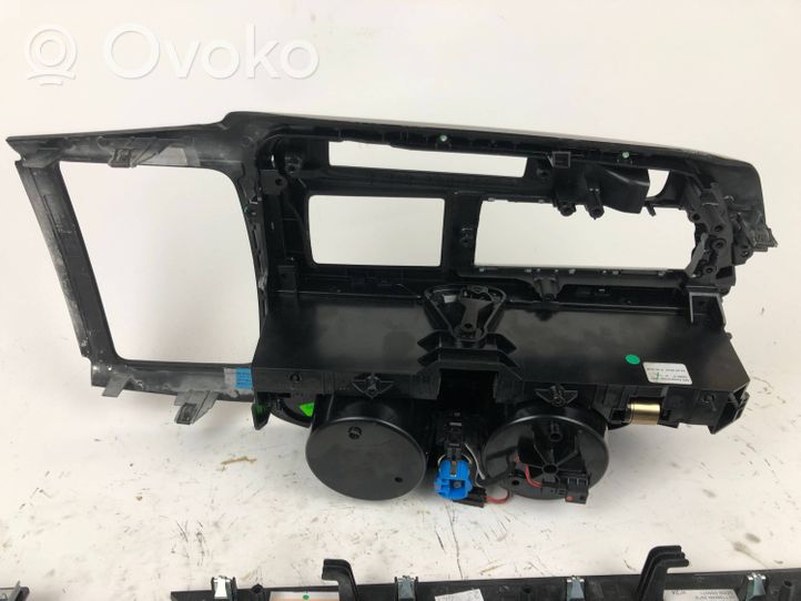 Maserati Levante Set di rivestimento del pannello della portiera 670015136