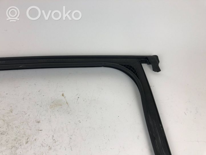 Porsche Macan Rubber seal rear door window/glass 