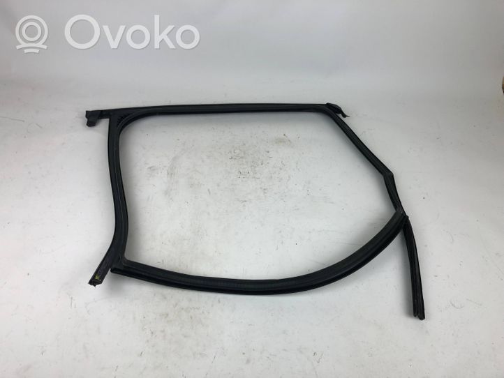 Porsche Macan Rubber seal rear door window/glass 