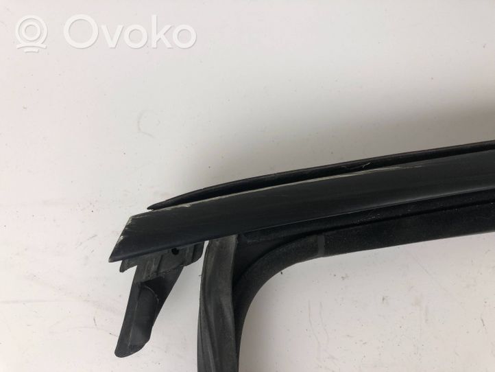 Porsche Macan Rubber seal rear door window/glass 