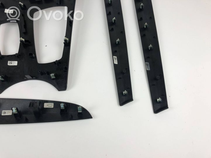 BMW X4 F26 Set di rivestimento del pannello della portiera 9303409