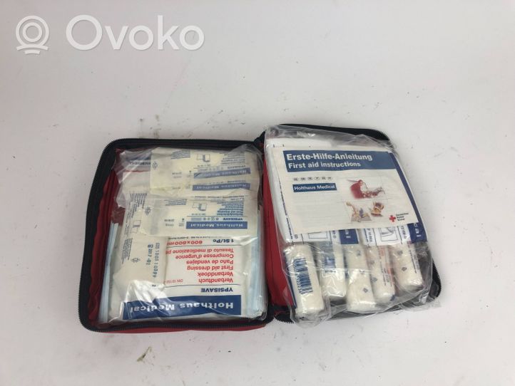 Audi A4 S4 B8 8K Kit di pronto soccorso 8P0860282A