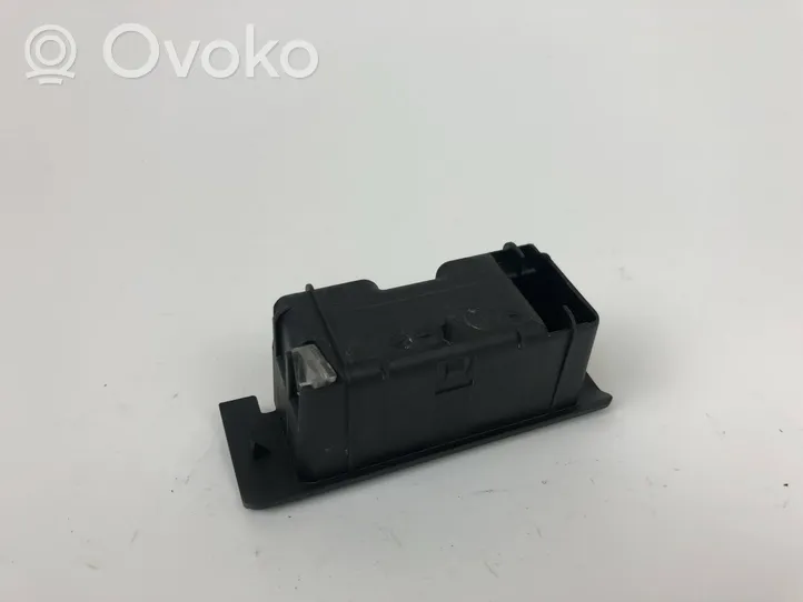 Audi A6 S6 C7 4G Takaoven tuhkakuppi 4G8857406A