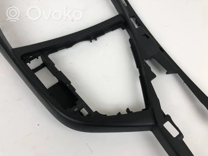 BMW 1 F20 F21 Pavarų perjungimo svirties apdaila (plastikinė) 9207313