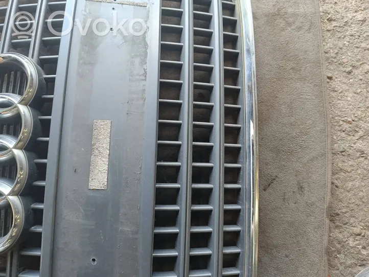 Audi Q7 4L Grille calandre supérieure de pare-chocs avant 4L0853651