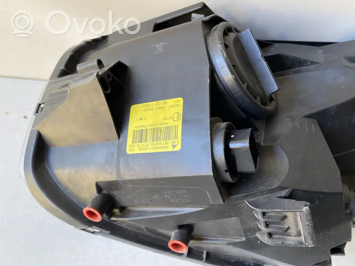 KIA Venga Lampa przednia 1P92102000