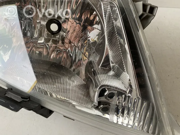 Toyota Hilux (AN10, AN20, AN30) Lampa przednia 10016517