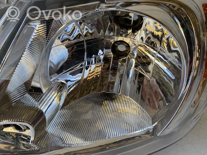 Toyota Hilux (AN10, AN20, AN30) Lampa przednia 10016517