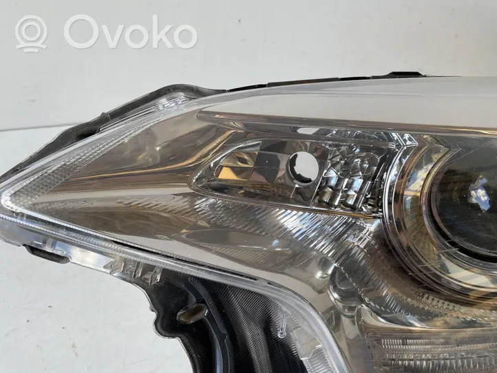 Toyota Verso-S Lampa przednia 8115052K00