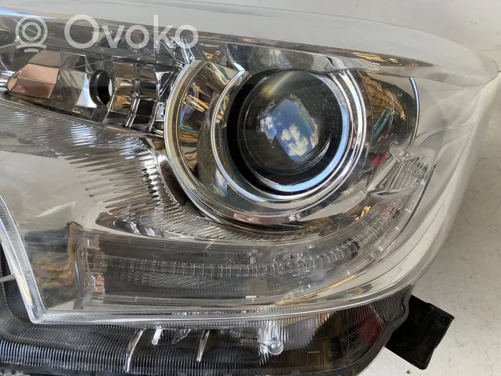 Toyota Verso-S Lampa przednia 8115052K00