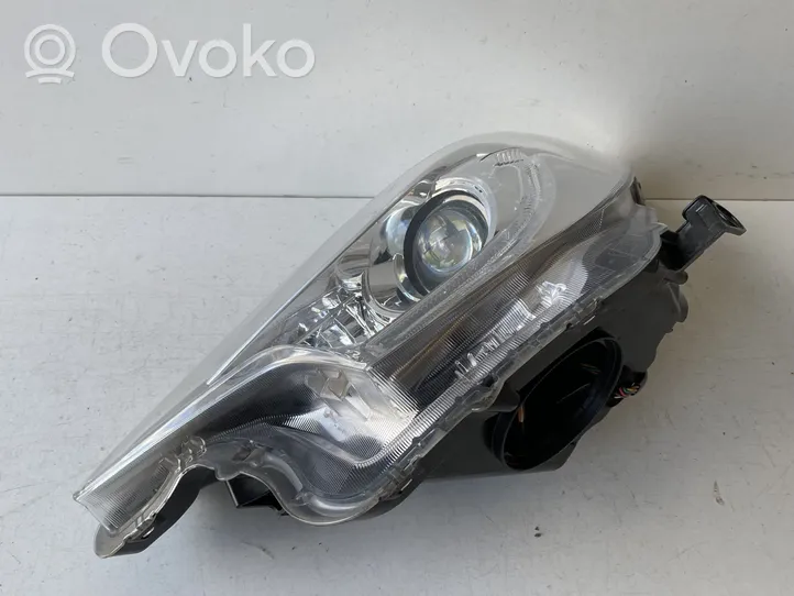 Toyota Verso-S Lampa przednia 8115052K00