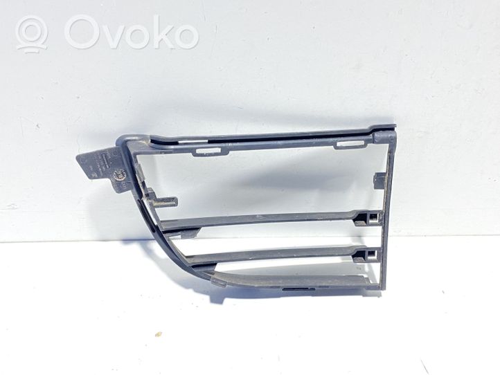 Renault Clio II Grille inférieure de pare-chocs avant 8200271912